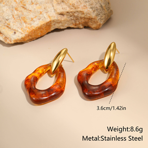 Pendientes de Resina Rainbow Bloom, Pendientes Delicados de Resina Natural, Pendientes de Resina con Hojas Místicas, Pendientes de Resina en Oro Rosa, Prado en Flor - Product Image 6