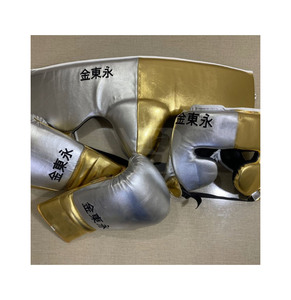 Juego de Guantes de Boxeo Profesionales de Cuero Nuevos y Protector de Cabeza e Ingle, Color Gris y Negro, Hecho en Pakistán - Product Image 3
