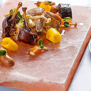 Mejor Placa de Ladrillos de Sal Rosa del Himalaya Tallada Ecológica para Cocinar BBQ con Soporte Premium de Hierro/Acero Inoxidable para el Hogar - Product Image 2