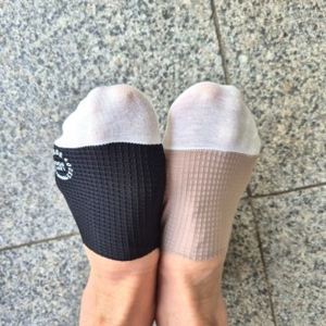 Calzini da uomo bicolore antiscivolo finte pantofole Premium - Product Image 1