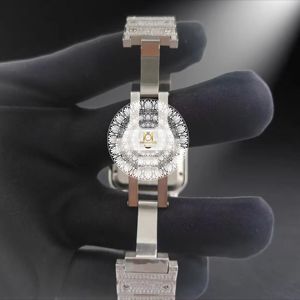 Reloj de Pulsera para Hombre de Alta Calidad con Movimiento de Cuarzo, Moissanita VVS, Acero Inoxidable, Esfera Árabe con Incrustaciones, Caja Plateada, Día/ Fecha - Product Image 3