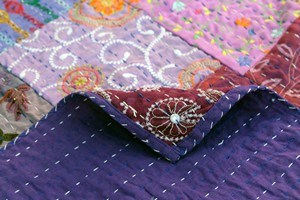 Couverture Kantha indienne brodée à la main, patchwork violet, taille Queen - Product Image 4