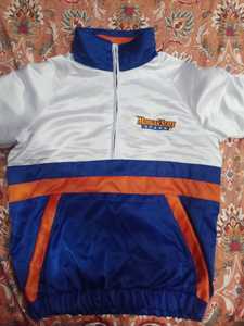 แจ็คเก็ตบอมเบอร์หนังแท้แบบสั่งทำขายส่งสำหรับฤดูใบไม้ร่วง  แบบ unisex  พร้อมซิปปิด  คอตั้ง  โลโก้ด้านหน้า - ซัพพลายเออร์ยอดนิยมสำหรับสตรีทแวร์ - Product Image 2