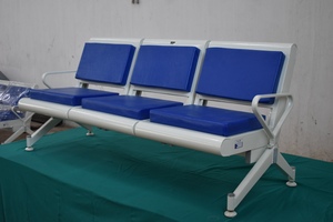 Banc d'attente bleu pour hôpital avec cadre blanc et rails réglables, couleur bleue, pour usage médical, provenant d'Inde - Product Image 2
