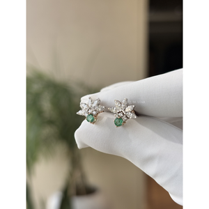 Pendientes de Lujo con Diamantes Cultivados en Laboratorio de 0.75 Ct, Corte Marquesa, Diseño Floral, Acento de Gema Verde, Oro de 14K, Joyería Fina, Regalo para Bodas y Fiestas - Product Image 3