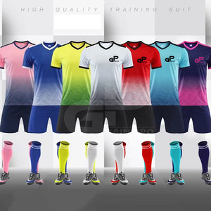 Tenue de football style sport urbain, matière à séchage rapide, coupe confortable, idéale pour les matchs en extérieur et l'entraînement quotidien - Product Image 5