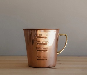 Ensemble de pichets doseurs en cuivre avec marques de capacité graduées pour les recettes de cuisine, les ingrédients de pâtisserie et la préparation culinaire - Product Image 6