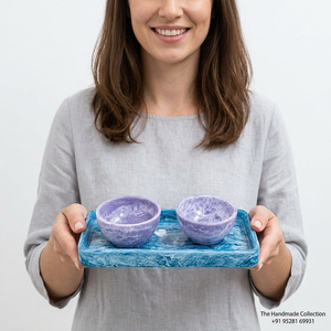 Ensemble de bols en résine écologiques polis faits à la main, avec plateau bleu à effet craquelé, design moderne, en stock, compatibles lave-vaisselle pour le service des aliments - Product Image 1