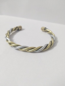 Brazalete de Cobre Trenzado Estilo Vintage con Detalles en Latón, Brazalete de Cobre Hecho a Mano en Venta - Product Image 3
