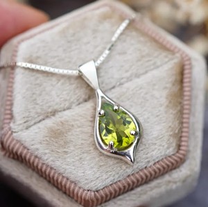 Collier pendentif en péridot naturel en forme de larme, en argent sterling 925, bijoux fins faits à la main pour femmes, cadeau d'anniversaire - Product Image 1