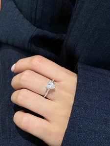 แหวนเพชรทรงหัวใจ 1.5 กะรัต เพาะเลี้ยงในห้องปฏิบัติการ สี E ความสะอาด VVS2 รับรองโดย IGI แหวนหมั้นเพชรเม็ดเดี่ยวสำหรับผู้หญิง เครื่องประดับ - Product Image 3