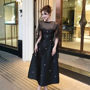 Robe de soirée élégante vintage pour femme, brodée, en organza, manches courtes, avec cape en mousseline transparente, respirante, coupe trapèze, avec empiècements en maille - Product Image 1