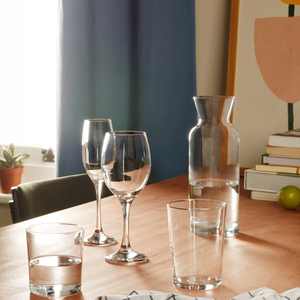 Jarra de agua de plástico elegante con tapa segura, agarre cómodo y diseño moderno para cocinas y áreas de comedor - Product Image 6