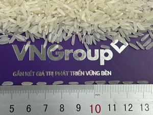 ข้าวหอมมะลิเมล็ดยาวเวียดนาม ข้าวพรีเมียมหอมกรุ่น บรรจุภัณฑ์สำหรับส่งออกจำนวนมาก เหมาะสำหรับร้านอาหารและร้านค้าปลีก บรรจุแบบ OEM ข้าวใหม่เก็บเกี่ยว - Product Image 1
