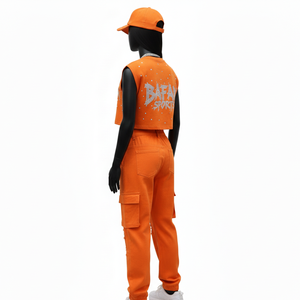 Conjunto de mujer de alta calidad, camiseta corta de algodón suave de 200 GSM, leggings elásticos de spandex, logotipo de diamantes de imitación naranja, diseño personalizado. - Product Image 2