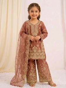 Ensemble Kurti Palazzo en soie GMY assorti pour la famille avec broderie et travail de sequins – Tenue ethnique mère-fille - Product Image 3