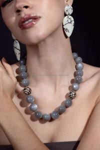 Collares de resina de joyería de moda de suministro directo de fábrica con juego de aretes para ocasiones de boda y fiesta a precio de exportación - Product Image 3