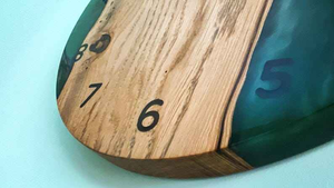 Horloge murale multicolores pour la maison, en résine époxy et bois, de qualité supérieure, design unique, horloge murale en bois, montre murale - Product Image 3