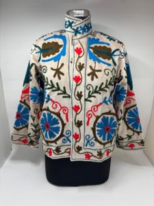 เสื้อแจ็คเก็ตซูจานีแบบสั้น งานฝีมือเย็บปักถักร้อยลายดอกไม้ หนังแกะ ซับในผ้าฝ้าย สำหรับฤดูใบไม้ร่วงและฤดูหนาว ผลิตภัณฑ์งานฝีมือช่างฝีมือ - Product Image 3