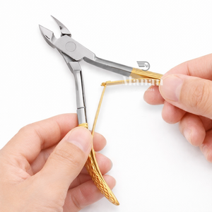 Pince à cuticules professionnelle en acier inoxydable avec manche doré de qualité supérieure, outil de salon durable, lames courbées - Product Image 4