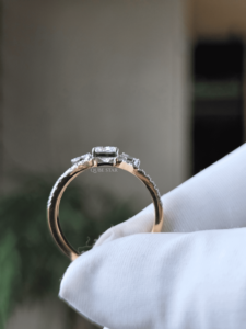 Bague solitaire ovale en diamant de laboratoire 0,50 ct, en or, avec bande fendue pavée, bijoux fins pour femmes - Product Image 4