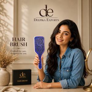 Cepillo para el Cabello de Cuero Hecho a Mano con Diseño Floral Tallado en Madera, Color Morado, Forma Rectangular, Estilo Rajasthan Deepika - Product Image 6