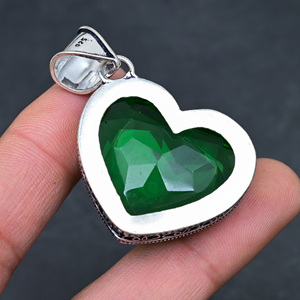 Wholesale Hot Selling Green Peridot Gemstone Vintage Style Handmade Silver Plated Heart Shape Pendant For Women Jewelry - Product Image 2