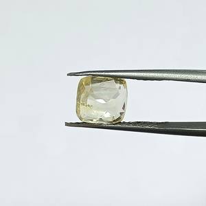 พลอยแซฟไฟร์สีเหลืองทรงคุชชั่นธรรมชาติ 3.75 กะรัต จากศรีลังกา สำหรับทำเครื่องประดับและแหวน รุ่น YCPK-185 - Product Image 3