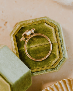 Anillo de Compromiso de Moissanita con Corte Hexagonal Brillante de 2.50 CT, Anillo Único de Oro Amarillo de 14K con Media Engaste, Anillo de Promesa - Product Image 4