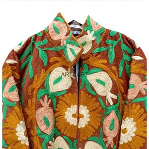 Chaqueta Acolchada al por Mayor con Bordado Floral, Cuello Mandarín, Manga Larga, Algodón Transpirable Ecológico de 700 g, Otoño - Product Image 6