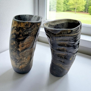 Verre à shot moderne en corne de buffle authentique, artisanal, sculpté à la main, écologique, à courbure naturelle, pour la dégustation - Product Image 4