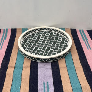 Plateaux de service en résine de style ange faits à la main et peints à la main en gros avec incrustation de nacre pour la décoration de la maison, personnalisés en Inde - Product Image 3