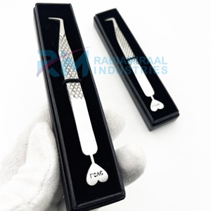 แหนบต่อขนตา RMI Silver Shin Tip ด้ามจับเพชร ลายหัวใจ ด้านล่างเป็นรูปหัวใจ และบรรจุในกล่องการ์ดแบบแหนบเดี่ยว - Product Image 2
