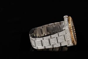 Montre-bracelet de luxe très demandée, style diamant moissanite, pour les soirées et les clubs, disponible à un prix abordable - Product Image 3