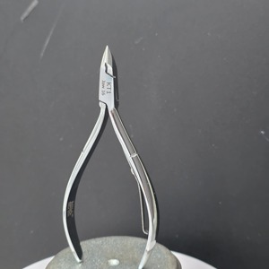 ชุดกรรไกรตัดเล็บ แหนบ ที่แคะหู ชุดทำเล็บหรูหราสำหรับผู้ชาย - Product Image 1