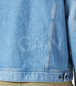 Chaqueta de invierno para hombre con un estilo deportivo inspirada en el diseño atemporal de una chaqueta vaquera - Product Image 4