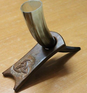 Corne à boire artisanale viking en corne de bœuf naturelle, tasse à hydromel avec support en cuir, corne à boire médiévale pour guerrier nordique, bière, vin - Product Image 3