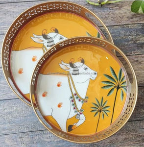 Plateau décoratif rond en fer forgé, motif Pichwai Lotus Vache, avec poignée découpée dorée, idéal pour les cadeaux de mariage - Product Image 2