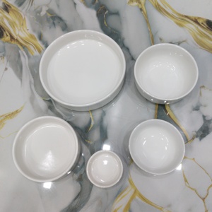 Service de table moderne en céramique verte avec plusieurs tailles de bols et collection d'assiettes de service pour les repas quotidiens et les réceptions - Product Image 6