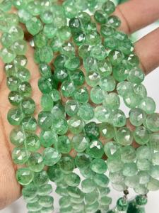 Perles de quartz vert fraise naturel facettées en forme de cœur, taille 6-7 mm environ. Fil de 8 pouces - Product Image 3