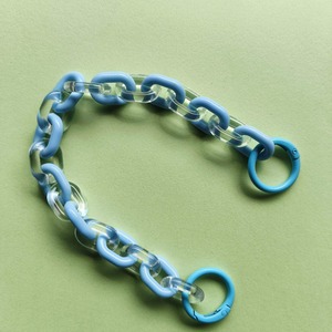 Chaîne à maillons en résine acrylique de créateur, best-seller, audacieuse et tendance, pour colliers et accessoires, disponible à la vente - Product Image 6