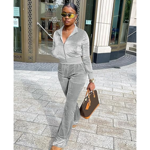 Ensemble de survêtement en velours pour femme avec crop top à poches personnalisé et sweat à capuche – Collection automne - Product Image 1