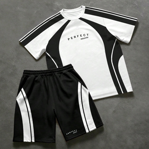 Ensembles de Sport Décontractés d'Été 2 Pièces Personnalisés de Haute Qualité pour Hommes – T-shirts Respirants à Fermeture Éclair et Shorts avec Logo Avant - Product Image 3