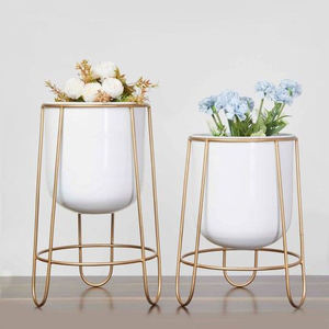 Jardinières en métal en forme de verre à vin avec différentes finitions de peinture en poudre, pour usage intérieur et extérieur, vaisselle décorative - Product Image 2