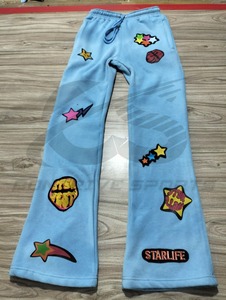 Pantalon de survêtement personnalisé pour femme, coupe délavée soleil, style jogger, sérigraphie, vintage, délavé à l'acide, évasé, avec patchs imprimés - Product Image 4