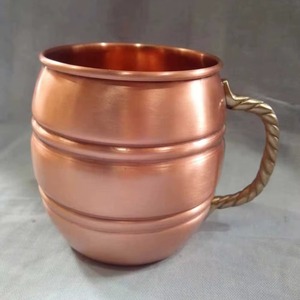 แก้วทองแดงสุดพิเศษเปลี่ยนเครื่องดื่มธรรมดาให้กลายเป็นพิธีกรรมเล็กๆ ทำให้ทุกคำดื่มกลายเป็นช่วงเวลาอันน่าประทับใจ ผลิตอย่างประณีตในอินเดีย - Product Image 2