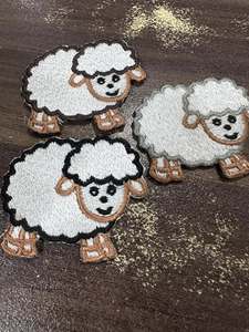 Parches Termoadhesivos de Fieltro No Tejido con Bordado de Ovejas Adorables, Apliques Decorativos para Regalo CON Corte Láser - Product Image 1