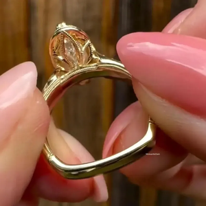 แหวนหมั้นเพชรทรงรี 5 กะรัต เพาะเลี้ยงในห้องปฏิบัติการ ทองคำขาว 18K สลักลายอาร์ตเดโค รับรองโดย IGI ของขวัญครบรอบสุดหรู - Product Image 4
