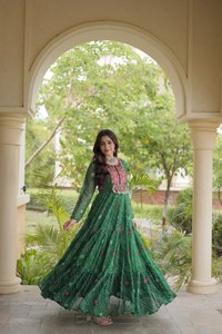 Vestido de Fiesta Indio Especial para Navratri, Diseño Exclusivo de Primera Calidad, Alta Demanda en Exportación - Product Image 3