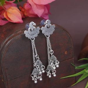 Boucles d'oreilles pendantes en argent oxydé en forme de paon avec rubis et perles - Product Image 5